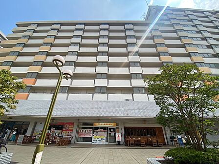 飽きのこないシンプルモダンな外観です。