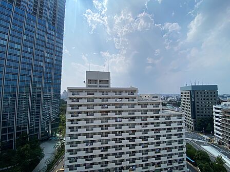 陽当たり・通風・開放感に恵まれた環境です。