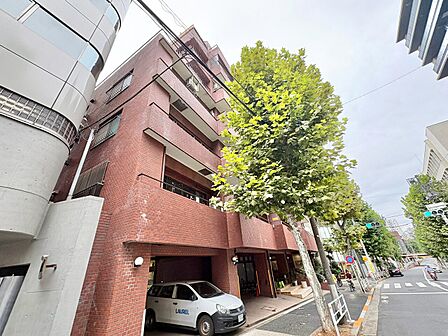 忙しく過ぎゆく日常を置き去るほど、ゆったりした時間が流れる住環境。
