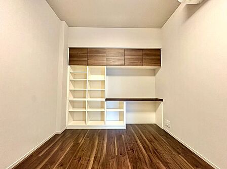 家電やスーツケース、ストック品など何でも片付く嬉しい空間です。