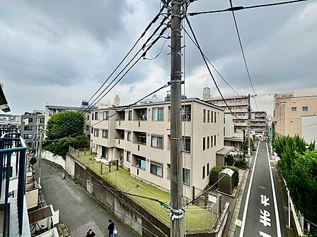 陽当たり・通風・開放感に恵まれた環境です。