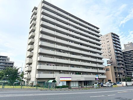 飽きのこないシンプルモダンな外観です。