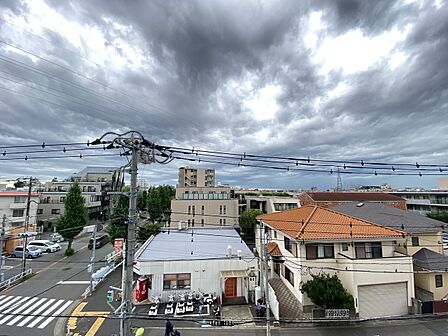 陽当たり・通風・開放感に恵まれた環境です。