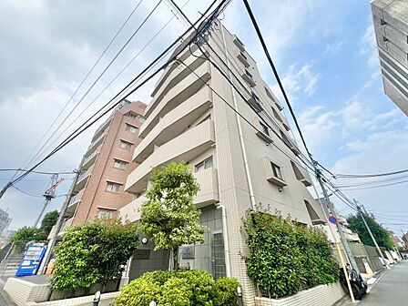 飽きのこないシンプルモダンな外観です。