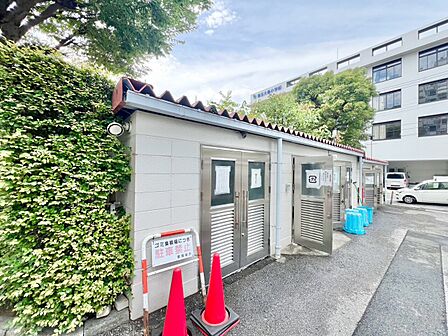 ゴミ置場。綺麗に管理されております。