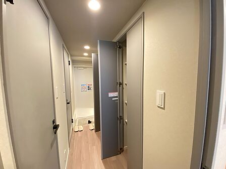 家電やスーツケース、ストック品など何でも片付く嬉しい空間です。