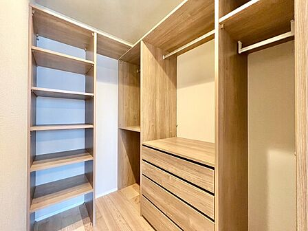 家電やスーツケース、ストック品など何でも片付く嬉しい空間です。