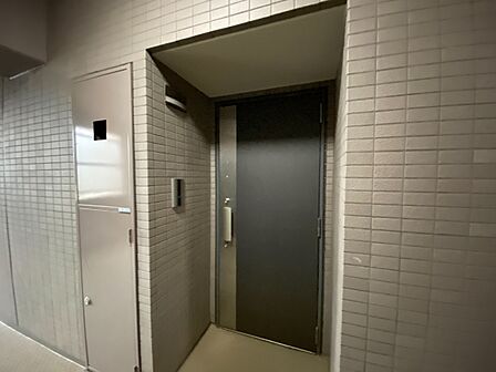 清潔感のある落ち着いた雰囲気の玄関です。