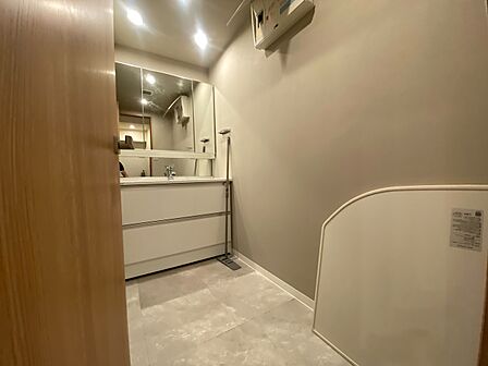 十分な広さの脱衣所。