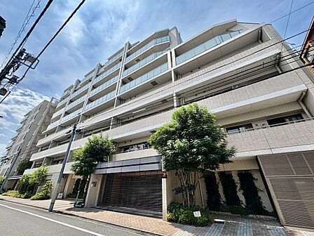飽きのこないシンプルモダンな外観です。