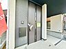 玄関：清潔感のある落ち着いた雰囲気の玄関です。