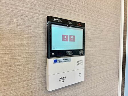 誰が来てもわかる様にモニター付きインターホンを設置。