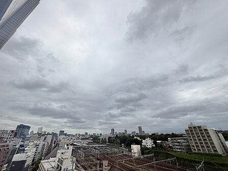 陽当たり・通風・開放感に恵まれた環境です。
