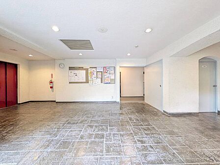館内は静寂な中が保たれており、管理が行き届いている印象を受けました。