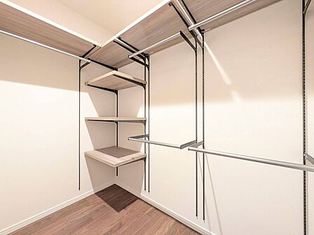 家電やスーツケース、ストック品など何でも片付く嬉しい空間です。