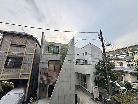 陽当たり・通風・開放感に恵まれた環境です。