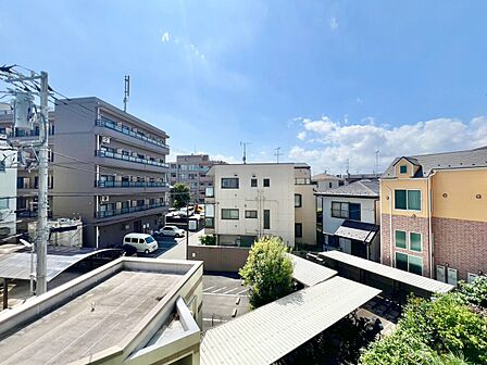 陽当たり・通風・開放感に恵まれた環境です。