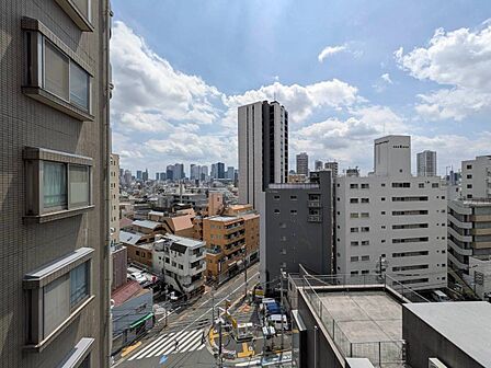 陽当たり・通風・開放感に恵まれた環境です。