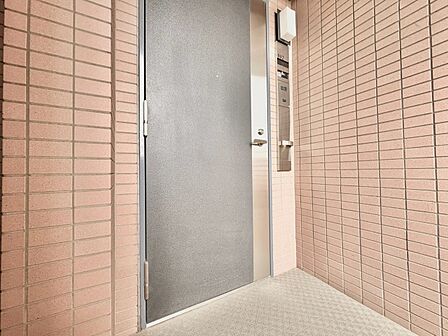 清潔感のある落ち着いた雰囲気の玄関です。