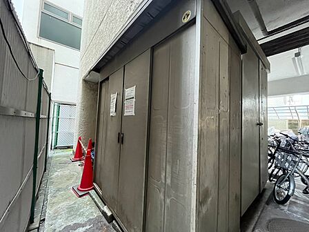 ゴミ置場。綺麗に管理されております。