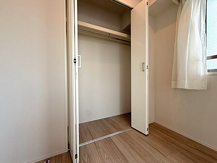 家電やスーツケース、ストック品など何でも片付く嬉しい空間です。