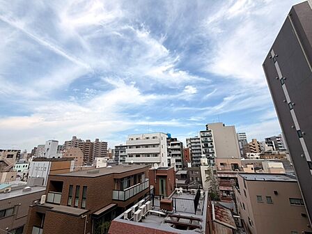 陽当たり・通風・開放感に恵まれた環境です。
