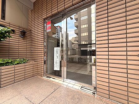上質感漂う玄関アプローチです。
