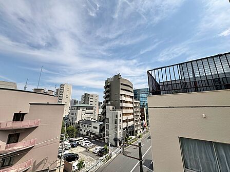 陽当たり・通風・開放感に恵まれた環境です。