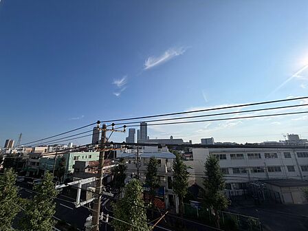 眺望や窓からの景色が良いと、家で過ごす時間も快適です。