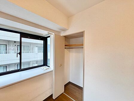 家電やスーツケース、ストック品など何でも片付く嬉しい空間です。