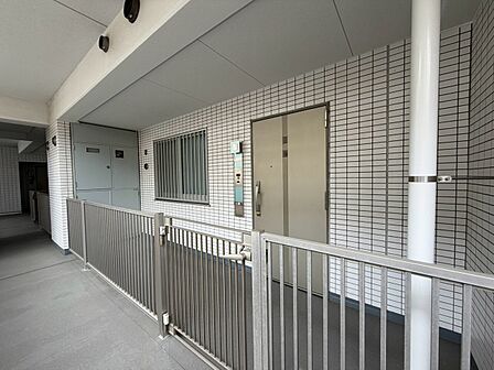 清潔感のある落ち着いた雰囲気の玄関です。