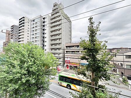 陽当たり・通風・開放感に恵まれた環境です。