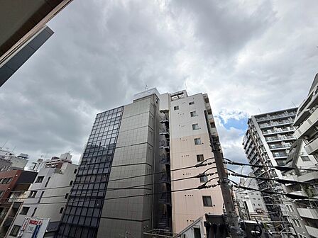 陽当たり・通風・開放感に恵まれた環境です。