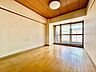 子供部屋：清かで艶やかな時間をもたらしてくれる室内です。