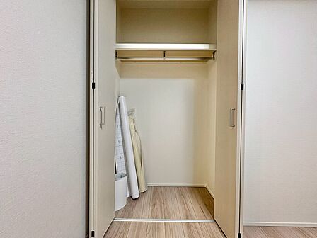 家電やスーツケース、ストック品など何でも片付く嬉しい空間です。