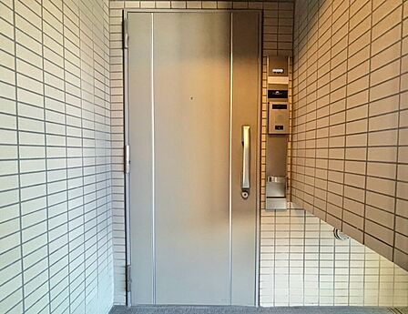 清潔感のある落ち着いた雰囲気の玄関です。