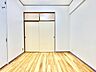 リビング/ダイニング：シンプルな内装と偏り過ぎないデザインで統一しました。