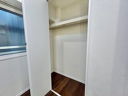 家電やスーツケース、ストック品など何でも片付く嬉しい空間です。