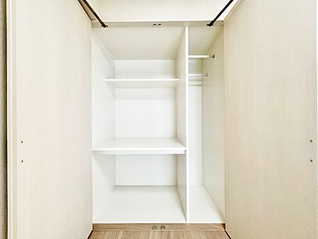 家電やスーツケース、ストック品など何でも片付く嬉しい空間です。