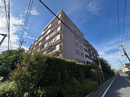 飽きのこないシンプルモダンな外観です。