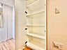 収納：家電やスーツケース、ストック品など何でも片付く嬉しい空間です。