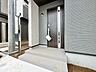 玄関：清潔感のある落ち着いた雰囲気の玄関です。