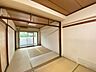 子供部屋：清かで艶やかな時間をもたらしてくれる室内です。
