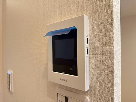 誰が来てもわかる様にモニター付きインターホンを設置。