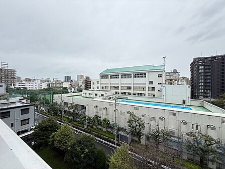 眺望や窓からの景色が良いと、家で過ごす時間も快適です。