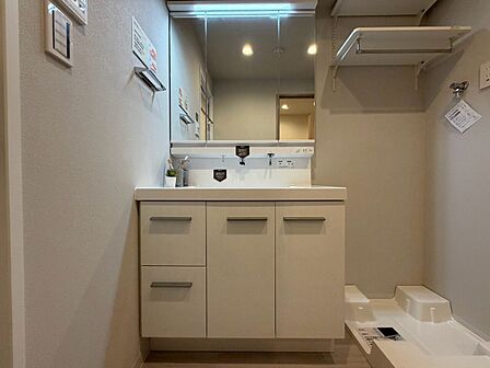 清潔感を感じられる洗面化粧台。