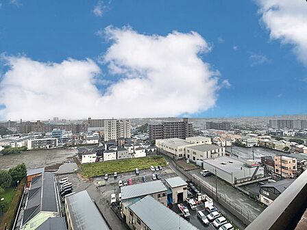 陽当たり・通風・開放感に恵まれた環境です。