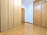 子供部屋：清かで艶やかな時間をもたらしてくれる室内です。