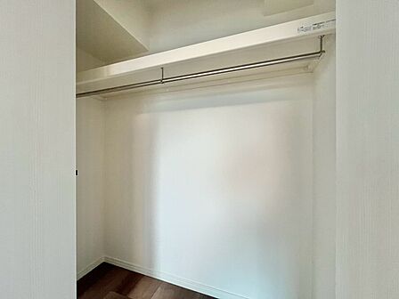 家電やスーツケース、ストック品など何でも片付く嬉しい空間です。