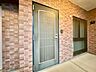 玄関：清潔感のある落ち着いた雰囲気の玄関です。
